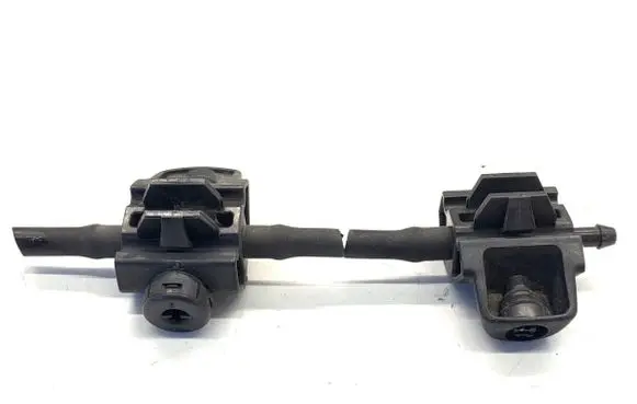 Infiniti Q50 Windshield washer spray nozzle 