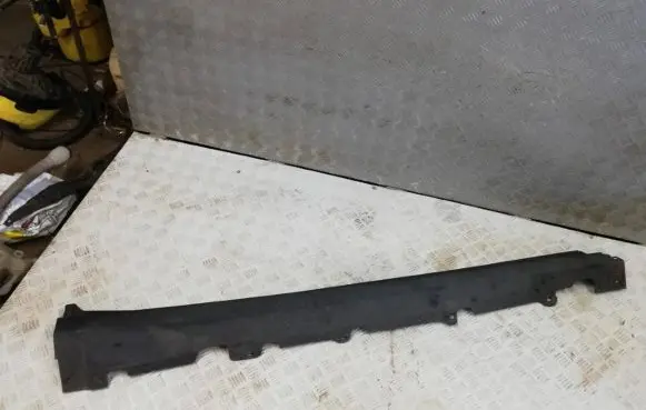 Sill/side skirt trim