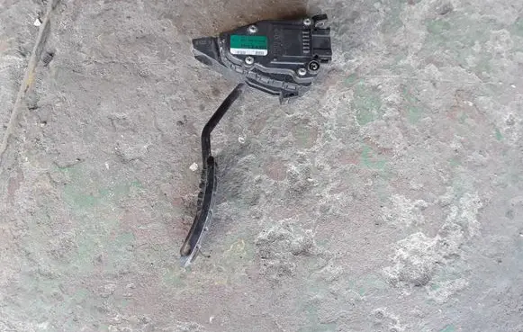 Renault Master II Accelerator pedal position sensor 7700314525 6PV00811904