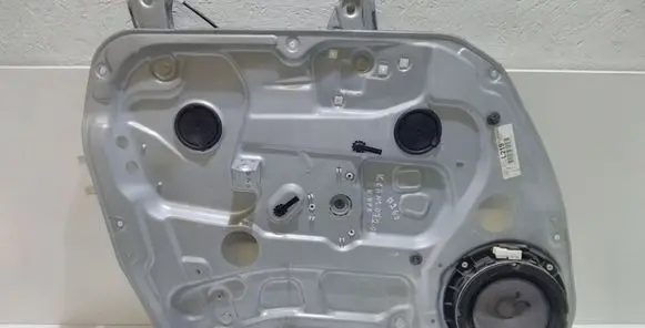 KIA Carens II Front window lifting mechanism without motor 824701D210