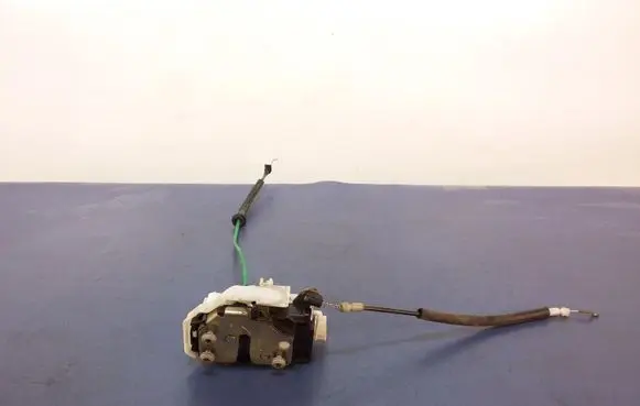 Alfa Romeo 159 Front door lock