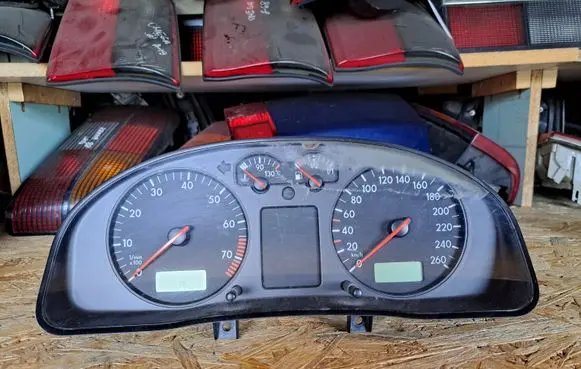 Volkswagen PASSAT B5 Speedometer (instrument cluster) 3B0919861B 110008793010