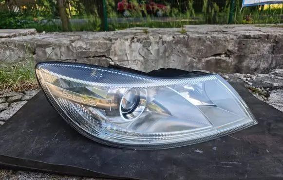 Skoda Octavia Mk2 (1Z) Headlight/headlamp 1Z1941016F