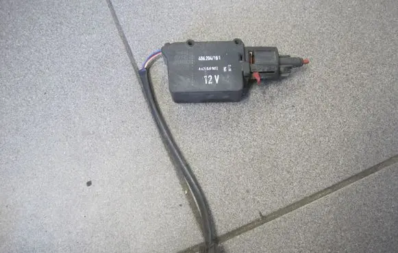 Mercedes-Benz Vito Viano W638 Fuel tank cap lock A6388200072