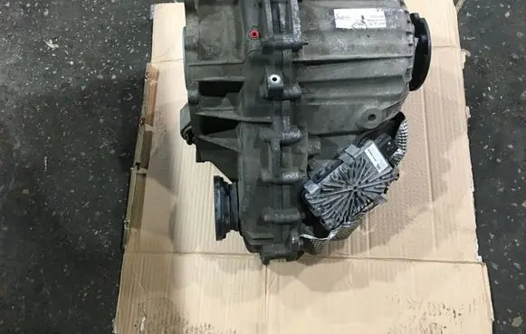 Gearbox transfer box case