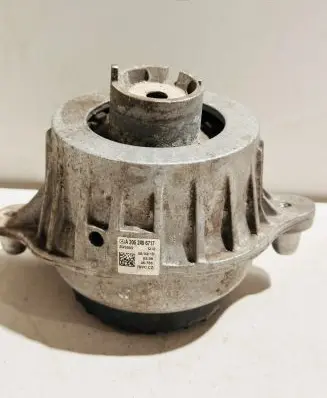 Mercedes-Benz C AMG W205 Engine mount bracket A2052406717