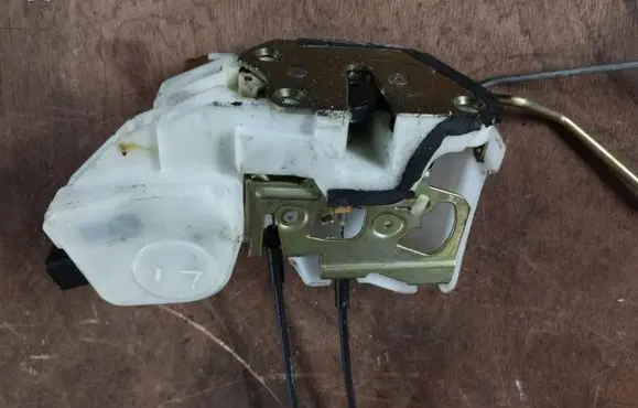 Mitsubishi Endeavor Front door lock