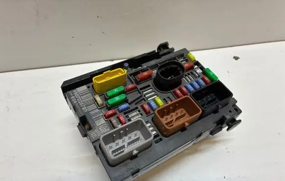 Peugeot Partner BSM Control unit 9807028780