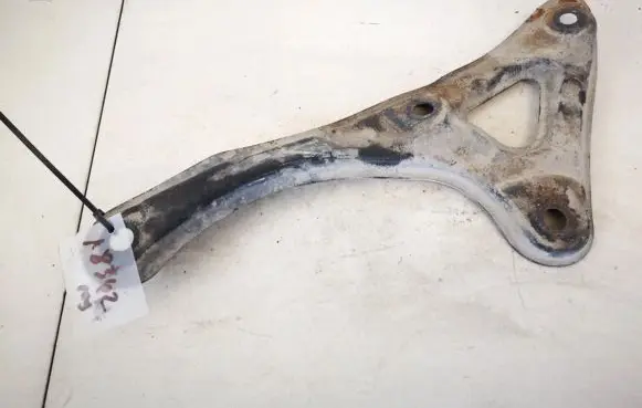 Toyota Corolla Verso AR10 Engine mounting bracket
