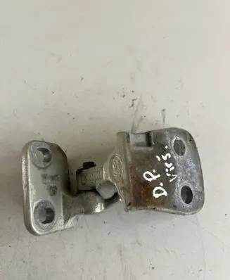 Land Rover Discovery 3 - LR3 Front door upper hinge 