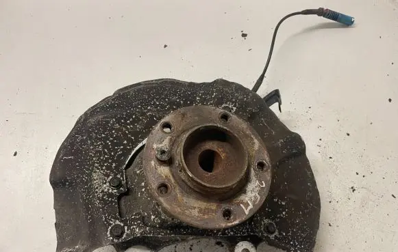 BMW 5 E60 E61 Front wheel hub 6760954