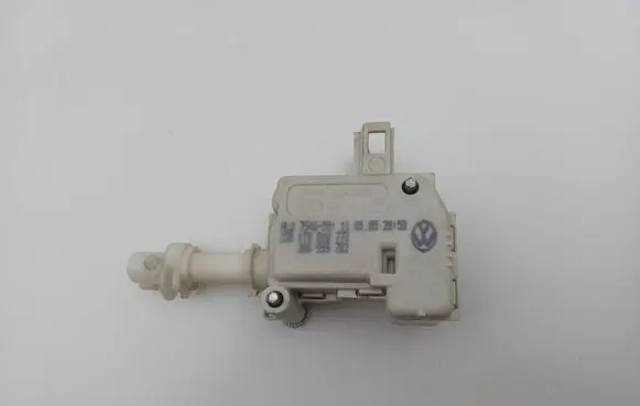 Volkswagen Touran I Central locking motor 3B0959782