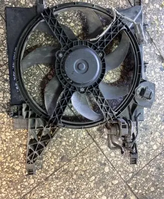 Nissan NV200 Radiator cooling fan shroud