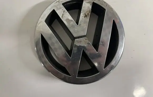 Volkswagen Golf V Manufacturer badge logo/emblem 1T0853601