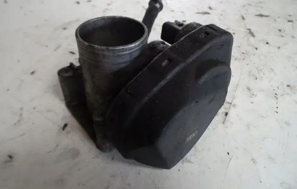 Volkswagen Golf IV Throttle valve 036133062