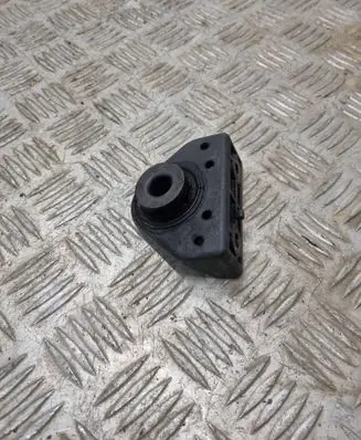 KIA Sportage Radiator mount bracket 