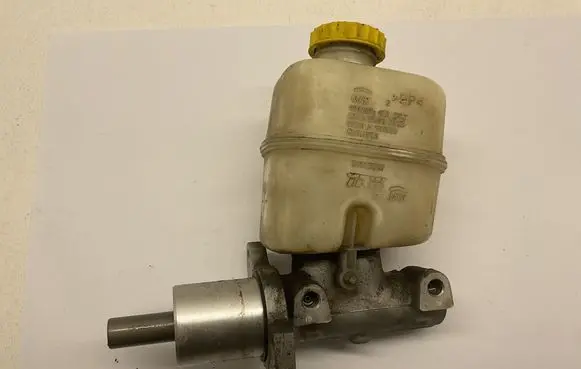 Jeep Cherokee III KJ Master brake cylinder 34666037 326619234 9304125000