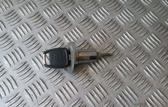 Opel Astra G Ignition lock 13107754