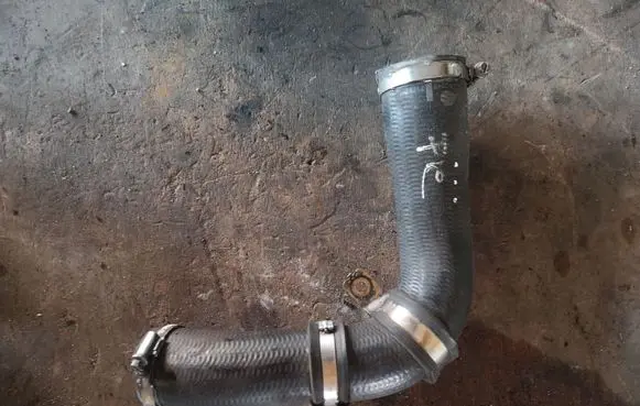 Ford Fiesta Engine coolant pipe/hose 9684673780
