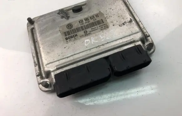 Volkswagen Polo Engine control unit/module ECU 038906019ND 0281011820