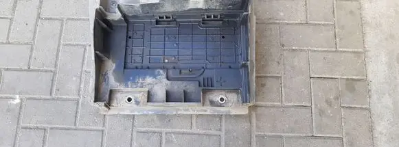 Battery tray