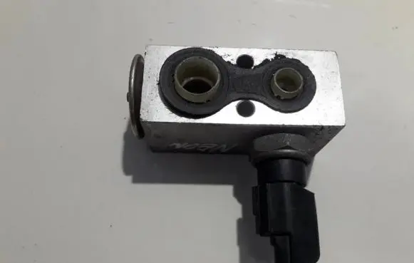 Chrysler Neon I Air conditioning (A/C) expansion valve 05278538ac