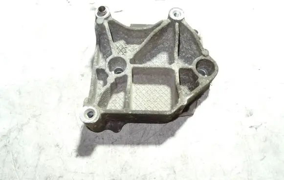 Citroen C4 I A/C compressor mount bracket 9657137480