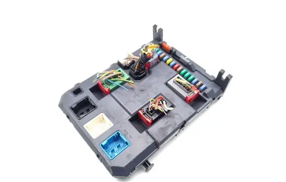 Peugeot 207 Fuse module 9664983380