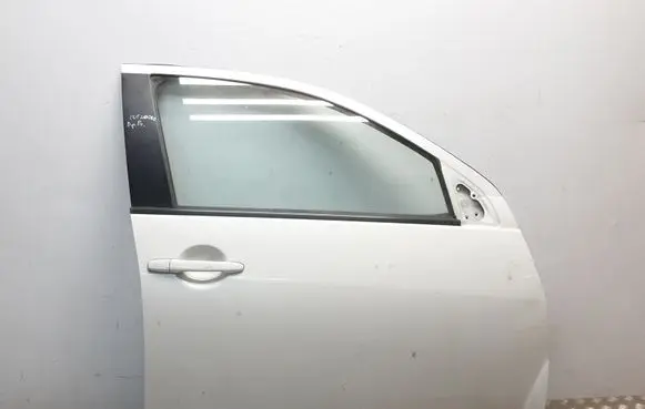 Mitsubishi Outlander Front door