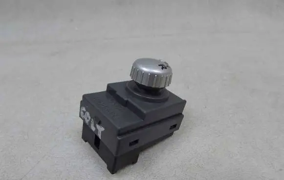 Mitsubishi Colt CZ3 Wing mirror switch MN108084 58069