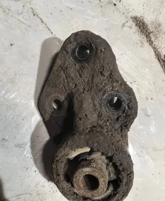 Jeep Cherokee III KJ Front differential bracket 