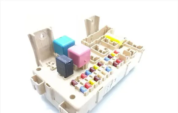 Toyota Avensis Verso Fuse module 82641-05030