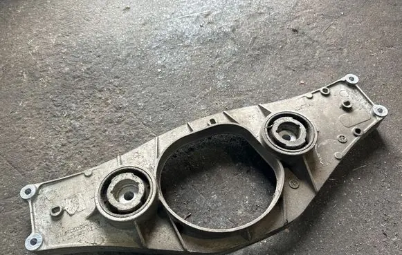 Mercedes-Benz S W222 Rear differential/diff mount bracket A2213520206