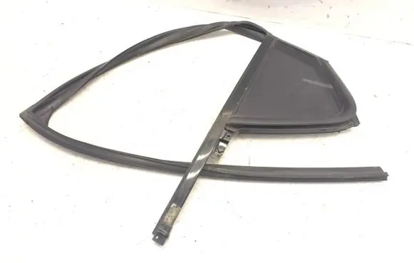 Rear vent window glass