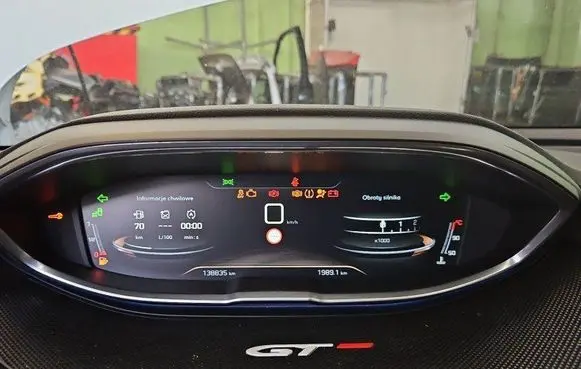 Speedometer (instrument cluster)