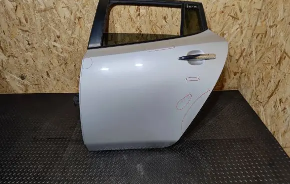 Nissan Leaf I (ZE0) Rear door