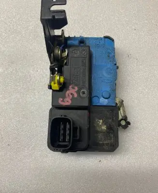 Volvo XC70 Front door lock 3669978