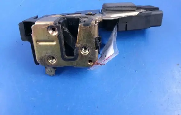 Volvo S40, V40 Front door lock