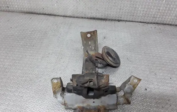 Mitsubishi Grandis Engine bonnet/hood lock/catch