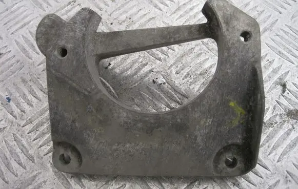BMW 5 E60 E61 Engine mount bracket 6761117
