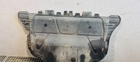 Audi A3 S3 8V Engine splash shield/under tray 5Q0825236