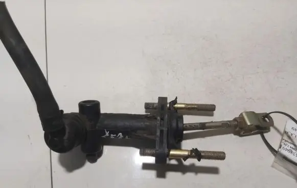 KIA Sorento Clutch master cylinder