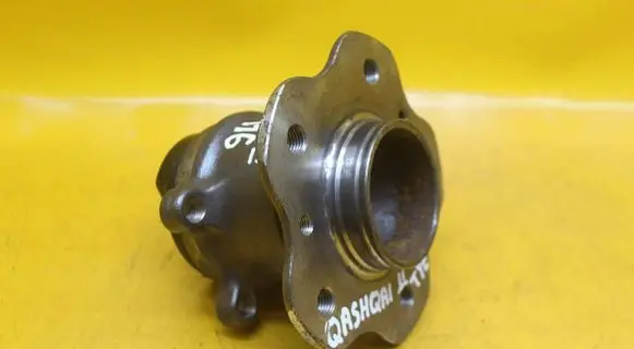 Rear wheel hub