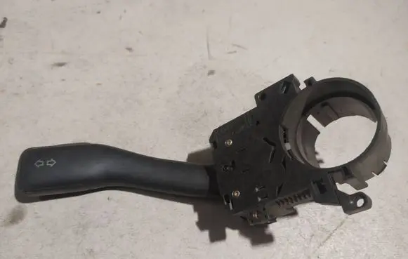 Volkswagen PASSAT B5.5 Indicator stalk 8L0953513