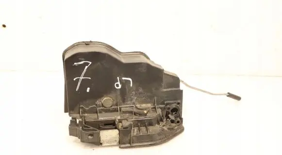 BMW 1 E81 E87 Front door lock 7167077