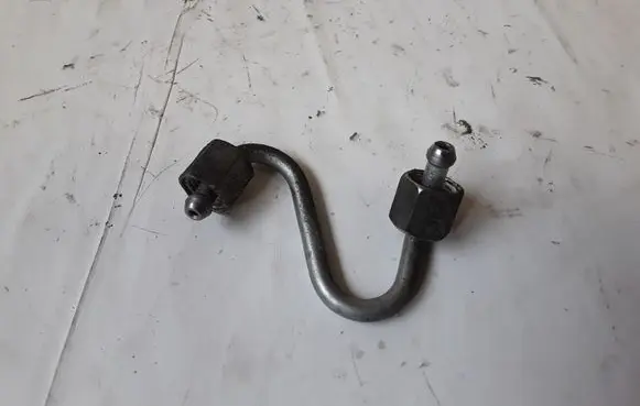 Volkswagen PASSAT B7 Fuel injector supply line/pipe NOCODE