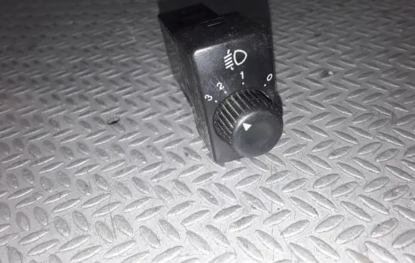 KIA Rio Headlight level height control switch