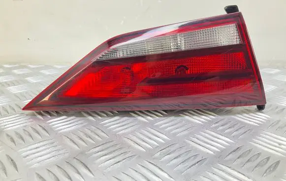 Tailgate rear/tail lights