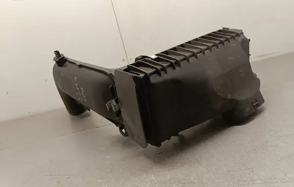 BMW X3 F25 Air filter box 70528997