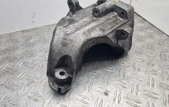 Mercedes-Benz E W212 Engine mounting bracket A6512230004